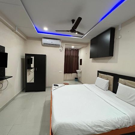 5 Star Grand Hotel Shamshabad Buitenkant foto