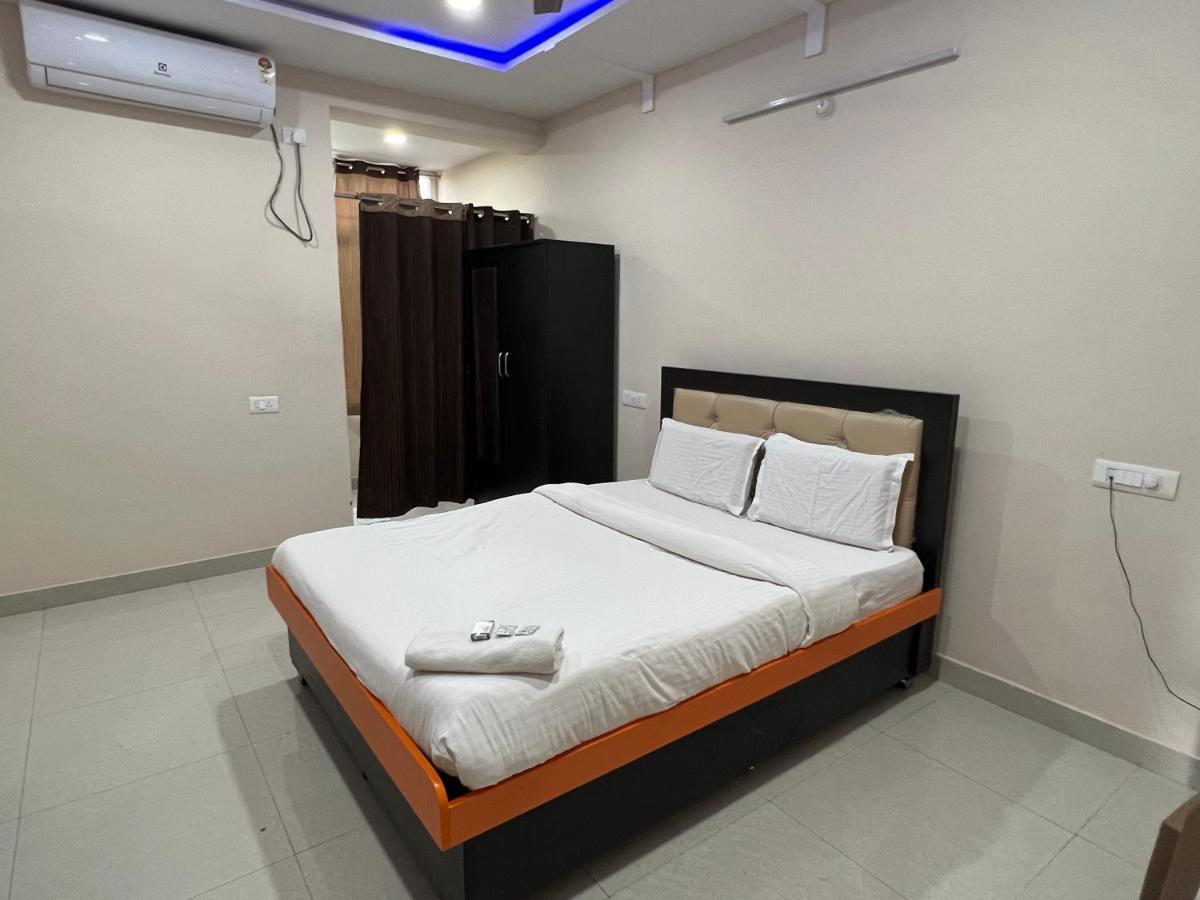 5 Star Grand Hotel Shamshabad Buitenkant foto