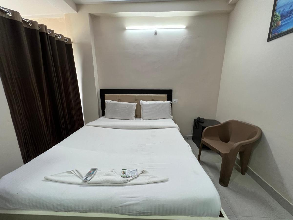 5 Star Grand Hotel Shamshabad Buitenkant foto